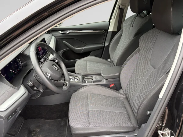 SKODA Octavia Combi (2024) — foto 13 van 24