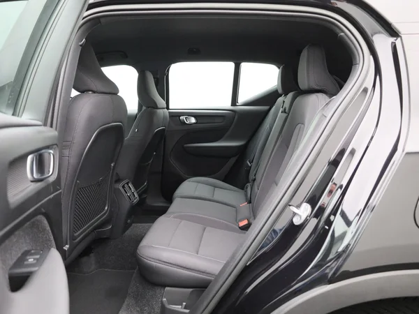 Volvo XC40 (2023) — foto 2 van 42