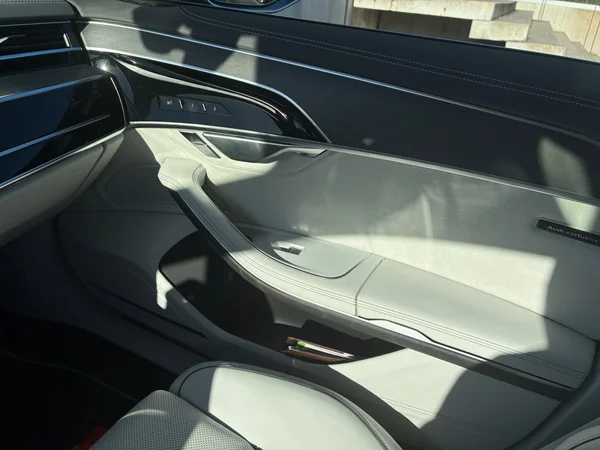 AUDI S8 (2025) — foto 8 van 24