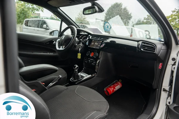 Citroen DS3 (2015) — foto 19 van 37