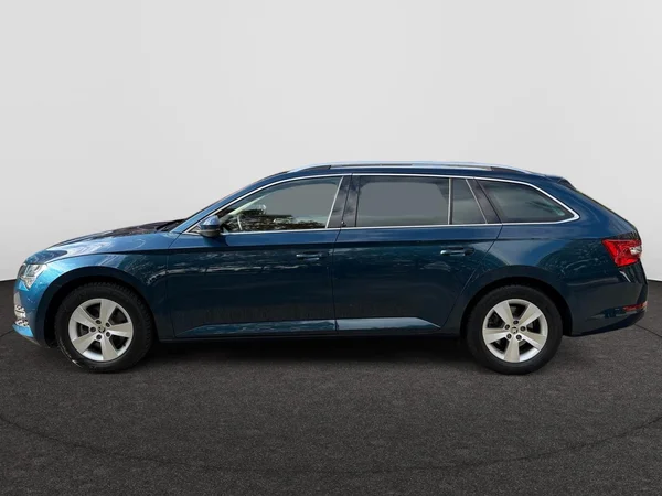 SKODA Superb Combi (2024) — foto 12 van 20