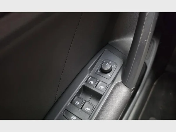 VOLKSWAGEN Tiguan (2021) — foto 20 van 34