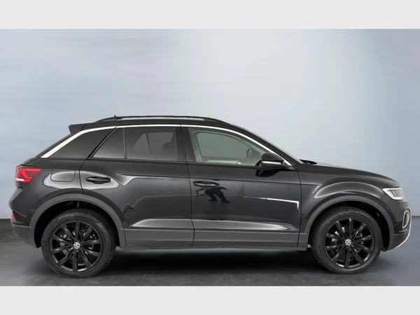 Volkswagen T-Roc (2023) — foto 17 van 23