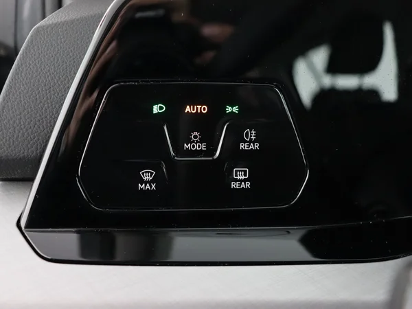 VOLKSWAGEN Golf (2024) — foto 19 van 28