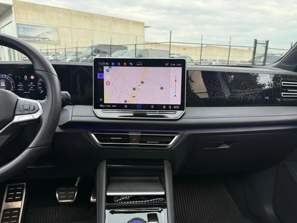 VOLKSWAGEN Tiguan eHybrid (PHEV) (2025) — foto 3 van 24