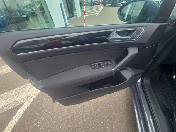 VOLKSWAGEN Touran (2026) — foto 15 van 24