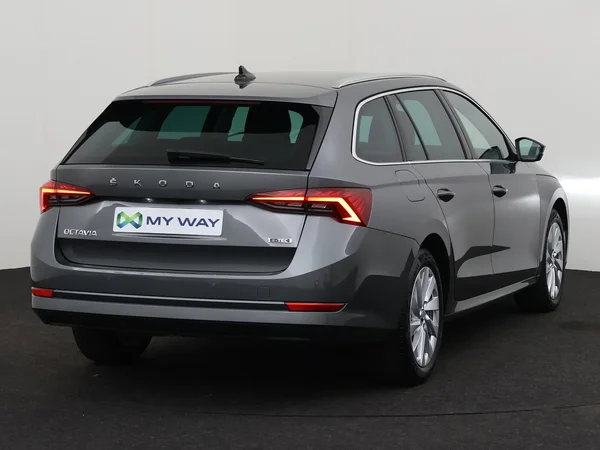 SKODA Octavia Combi (2024) — foto 11 van 18
