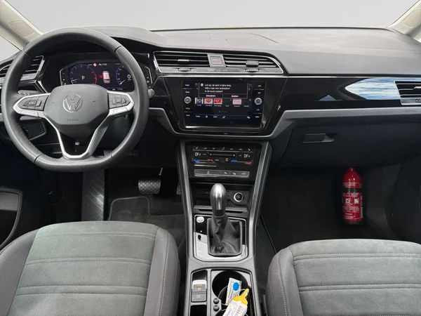 VOLKSWAGEN Touran (2025) — foto 2 van 24