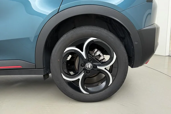 Alfa Romeo Junior (2025) — foto 17 van 20