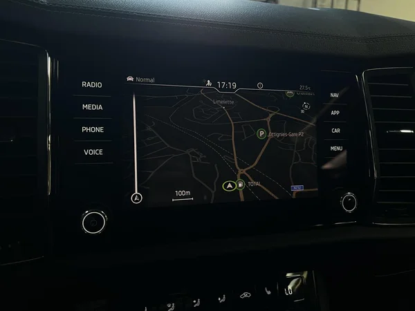 SKODA Kodiaq (2022) — foto 8 van 16