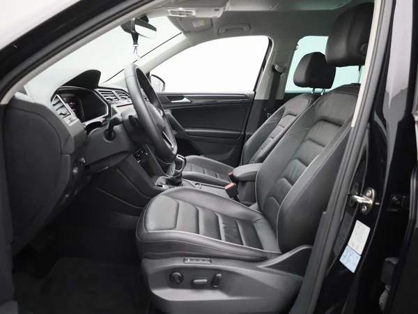 Volkswagen Tiguan (2021) — foto 2 van 41
