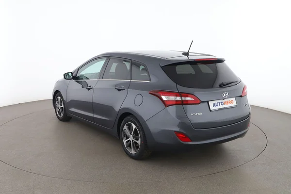 Hyundai i30 (2017) — foto 10 van 16
