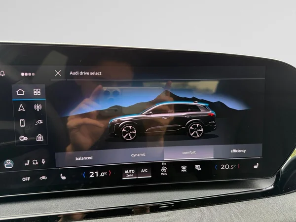 AUDI Q6 e-tron (2025) — foto 3 van 24