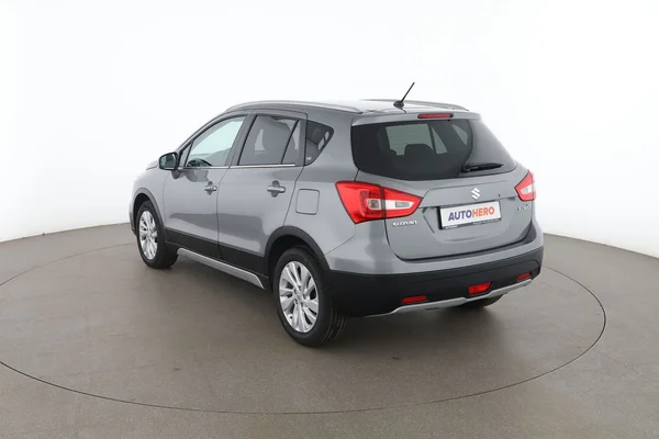 Suzuki SX4 (2018) — foto 10 van 16