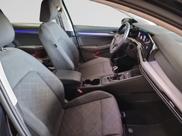 VOLKSWAGEN Golf VIII SW (2023) — foto 18 van 23