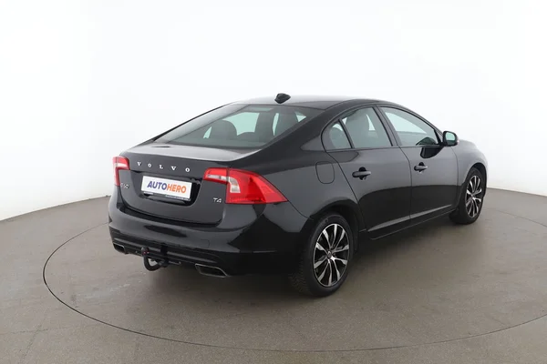 Volvo S60 (2018) — foto 12 van 16