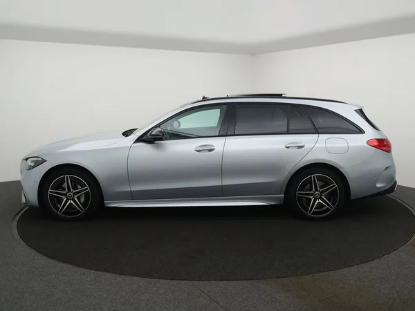 MERCEDES-BENZ C Break (2022) — foto 28 van 32