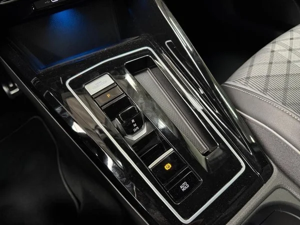VOLKSWAGEN Golf VIII (2023) — foto 24 van 31