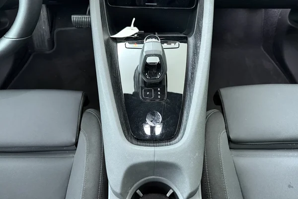 POLESTAR Polestar 2 (2023) — foto 4 van 25