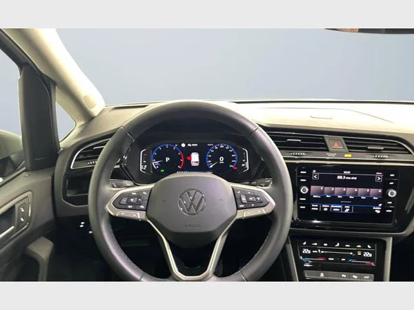 Volkswagen Touran (2024) — foto 3 van 28