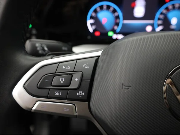 VOLKSWAGEN Golf VIII (2024) — foto 6 van 19