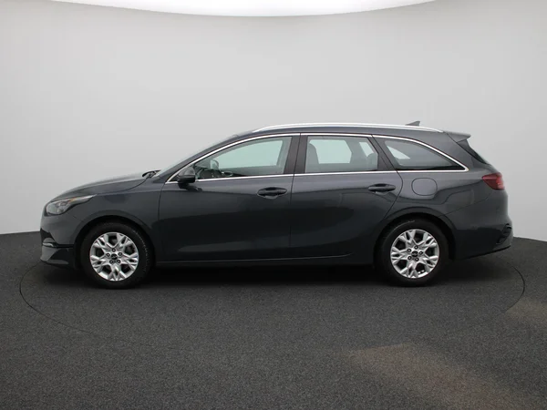 Kia cee'd (2023) — foto 35 van 39