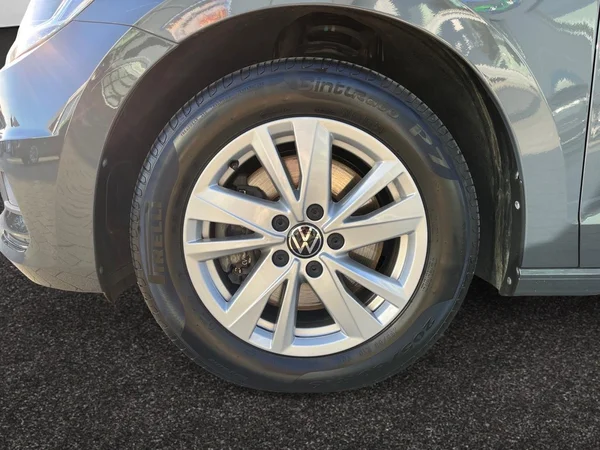VOLKSWAGEN Touran (2025) — foto 14 van 22