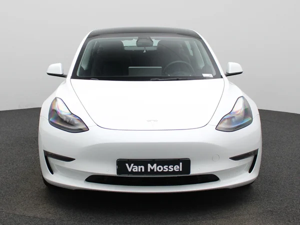 Tesla Model 3 (2022) — foto 23 van 40