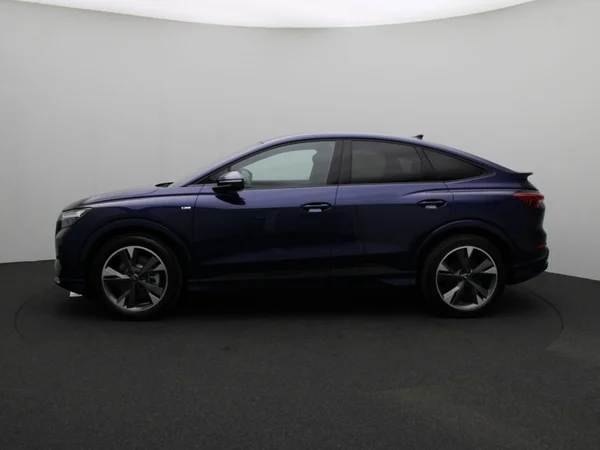 AUDI Q4 Sportback e-tron (2025) — foto 9 van 26