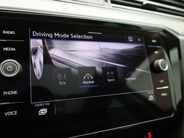 Volkswagen Passat (2022) — foto 24 van 48