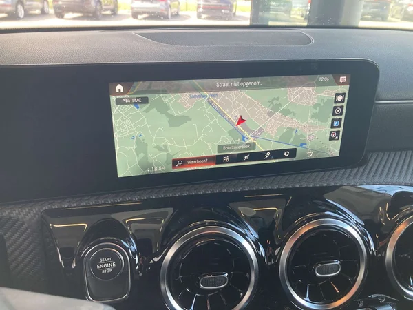 Mercedes-Benz CLA (2022) — foto 7 van 22