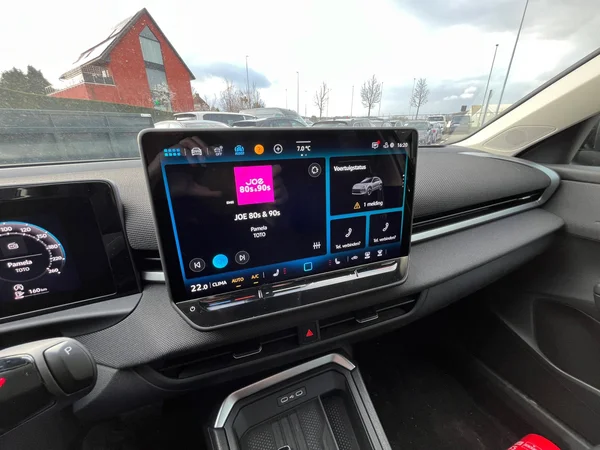VOLKSWAGEN T-Roc (2025) — foto 9 van 24