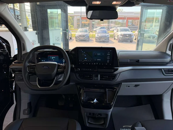 Ford Tourneo Custom — foto 5 van 21