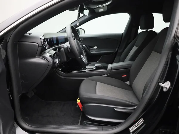 Mercedes-Benz CLA (2021) — foto 3 van 40
