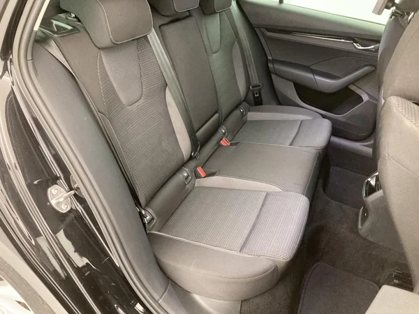 SKODA Octavia Combi PHEV (2022) — foto 6 van 36