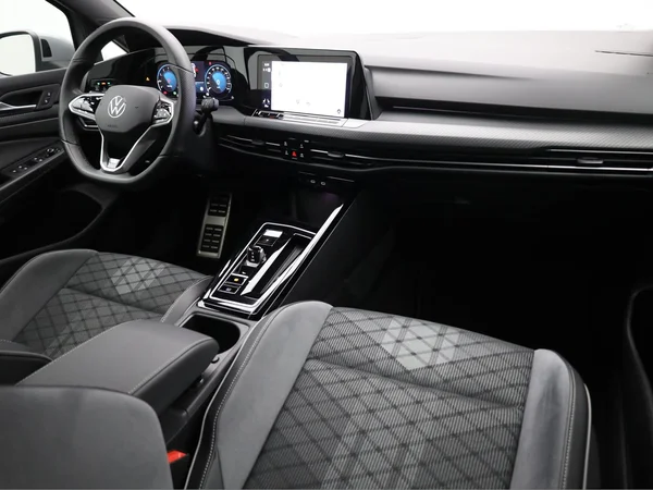 VOLKSWAGEN Golf VIII (2023) — foto 14 van 20