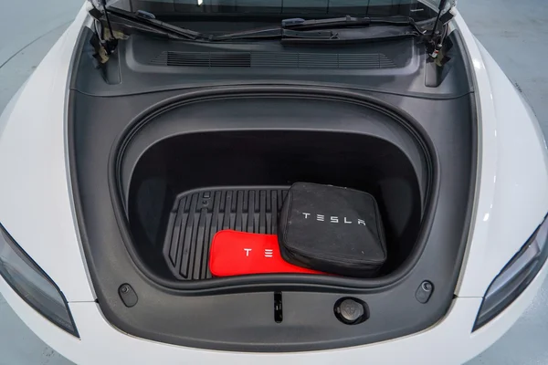 Tesla Model 3 (2023) — foto 21 van 49