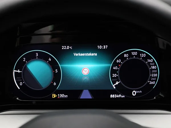Volkswagen Golf (2021) — foto 2 van 43
