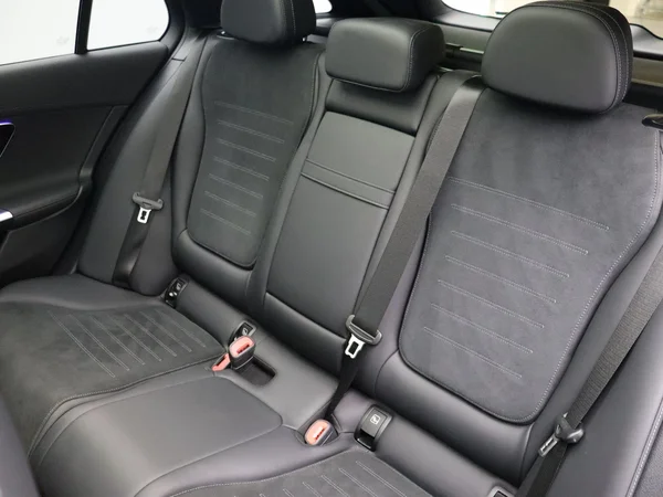 Mercedes-Benz C-Klasse (2023) — foto 9 van 33