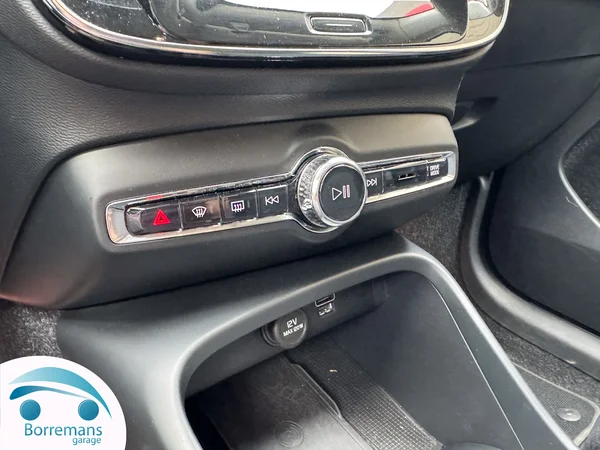 Volvo XC-40 (2020) — foto 13 van 44