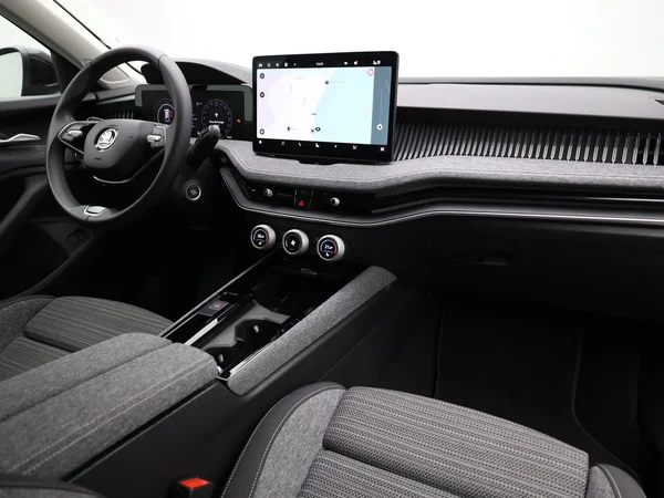 SKODA Superb SW (2024) — foto 17 van 23