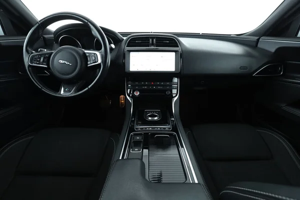 Jaguar XE (2019) — foto 3 van 16