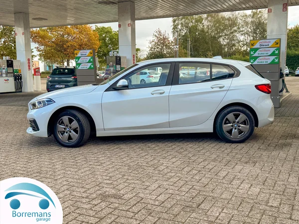 BMW 116 (2023) — foto 32 van 44