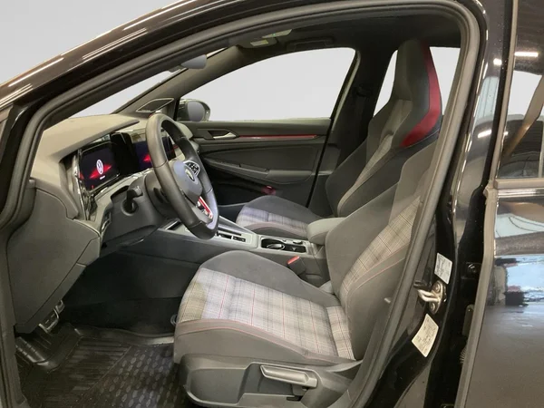 VOLKSWAGEN Golf VIII GTI (2021) — foto 24 van 24