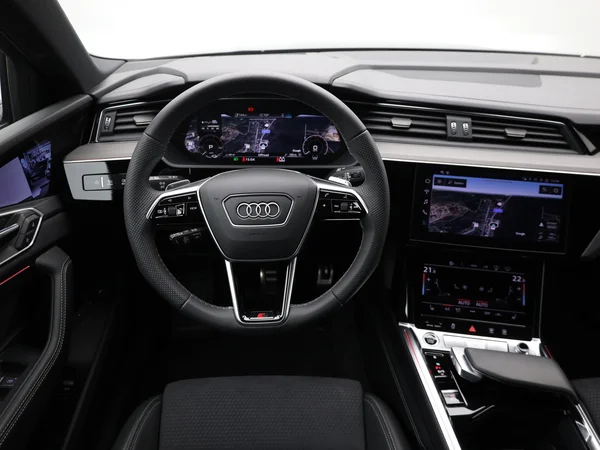 AUDI Q8 e-tron Sportback (2024) — foto 23 van 25