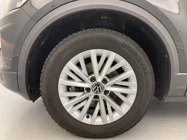 VOLKSWAGEN T-Roc (2021) — foto 26 van 36