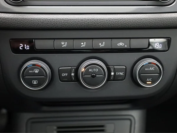 VOLKSWAGEN Tiguan (2016) — foto 6 van 19