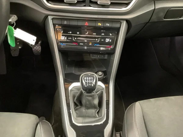 VOLKSWAGEN T-Roc (2022) — foto 3 van 22