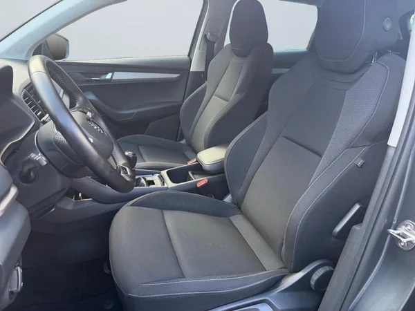SKODA Karoq (2023) — foto 2 van 27