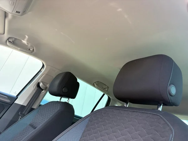 VOLKSWAGEN Tiguan (2019) — foto 11 van 24